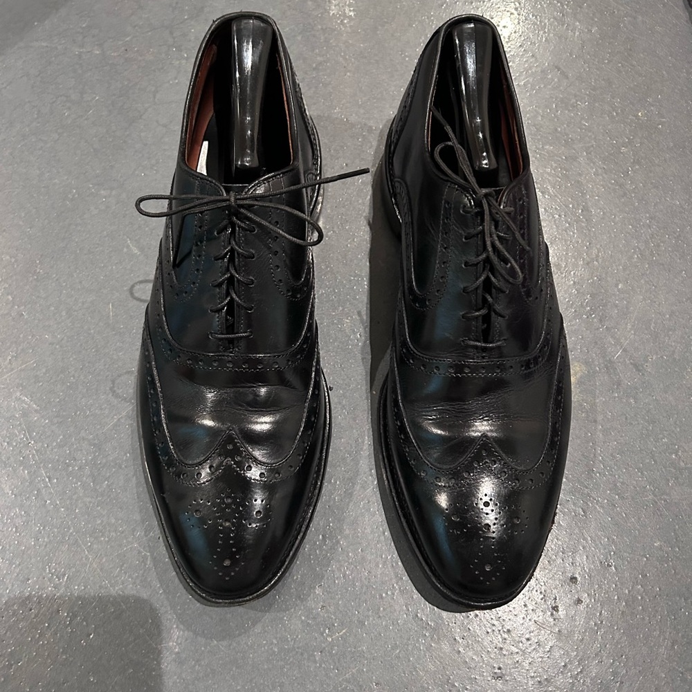 Allen Edmonds Black Oxford Shoes with Glossy Finish